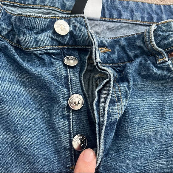 H&M Divided High-Waisted Button Fly Shorts - Picture 2 of 6